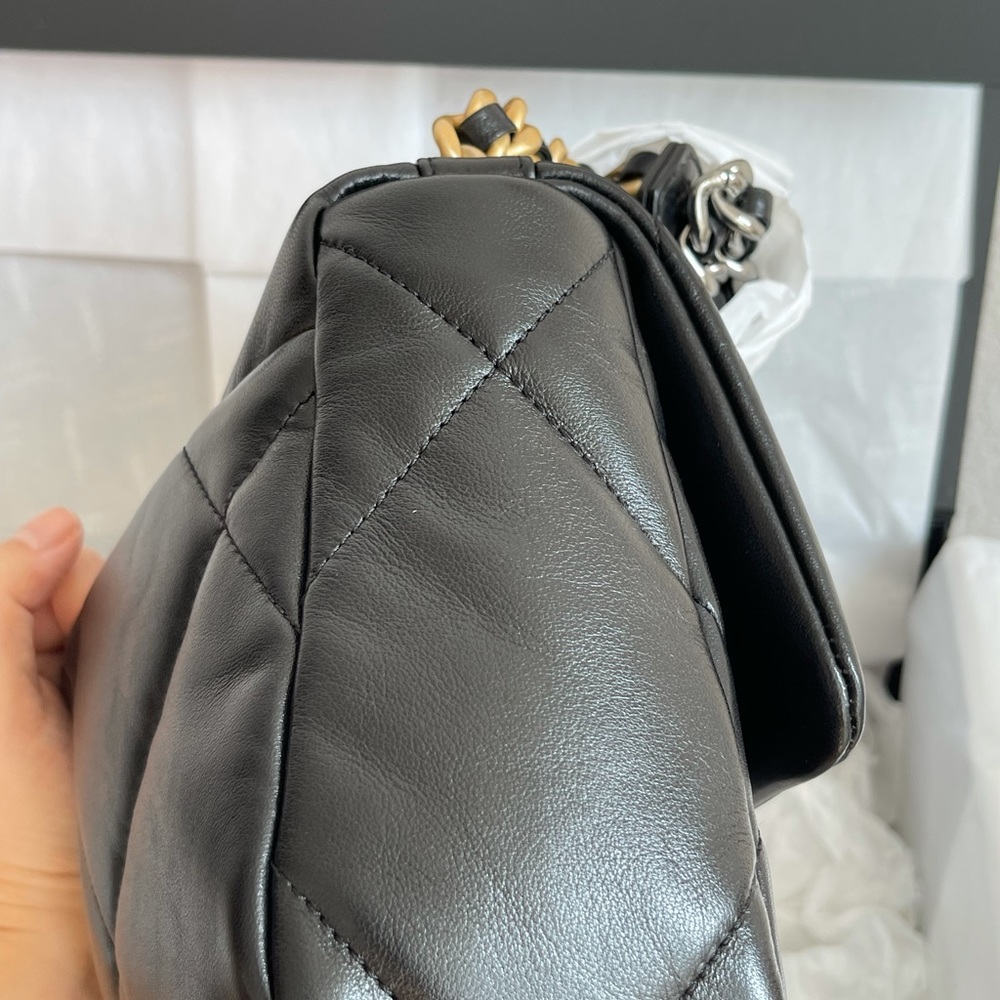 NEW CHANEL19 22B Black Lambskin Small Flap Bag Mix Hardware w/receipt - Picture 6 of 15